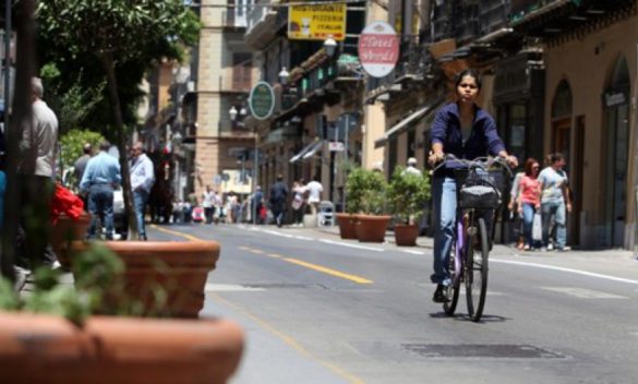 Palermo, niente biciclette e monopattini in via Maqueda e in via Vittorio Emanuele