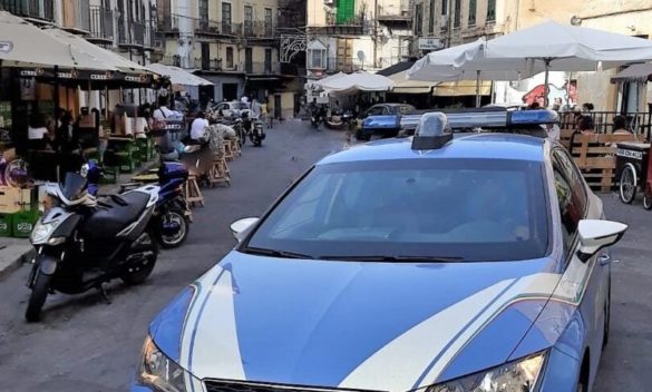 Palermo, forzate le saracinesche di tre magazzini a Ballarò: colpiti un albergo, un ristorante e un privato