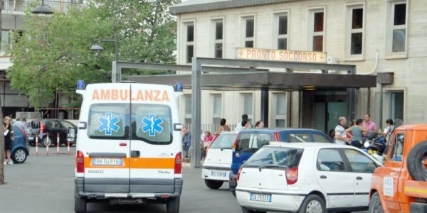 Palermo, due incidenti in poche ore: grave un giovane che si è scontrato con la moto contro un guard rail