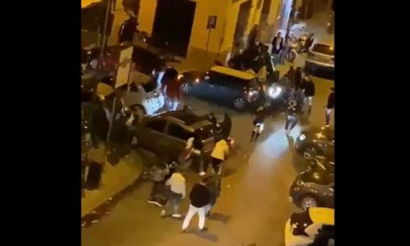 A Palermo caccia ai barbari della movida, c'è una pista sull'origine della rissa: il danneggiamento di tre auto