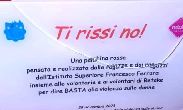 Danneggiata panchina rossa installata una settimana fa dagli studenti a Palermo