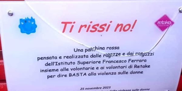 Danneggiata panchina rossa installata una settimana fa dagli studenti a Palermo