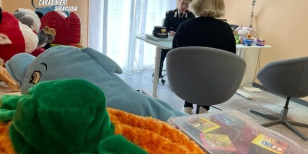 Siracusa, maltrattava la moglie e le figlie: arrestato