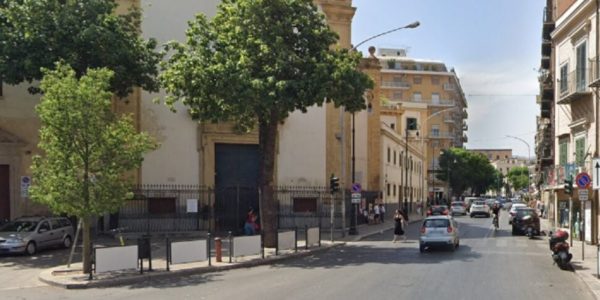 Furti e rapine in centro a Palermo, i frati organizzano una fiaccolata