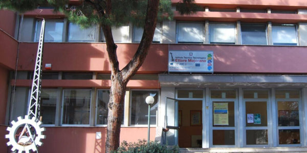 I 150 studenti di Milazzo intossicati in gita in Puglia, c'è una prima diagnosi: salmonella