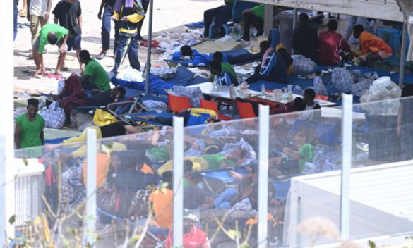 A Lampedusa riprendono gli sbarchi: 620 migranti arrivati nella notte su 13 barche