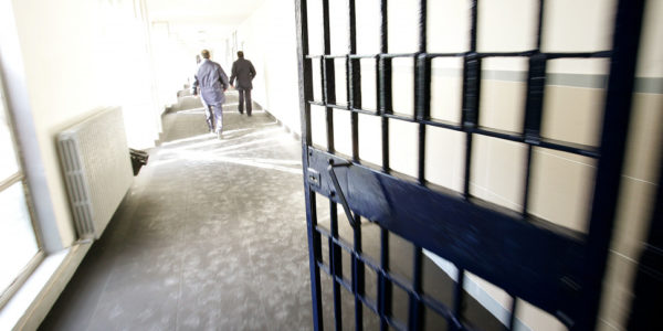 San Cataldo, ricevevano in carcere telefonini per gestire traffici illeciti: 7 a giudizio I NOMI