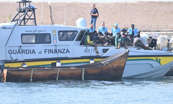 Altri cinque sbarchi a Lampedusa, arrivati 275 migranti