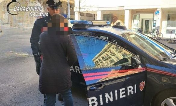 Ricercata dopo una condanna per rapina e lesioni, arrestata a Catania