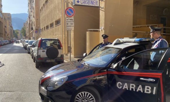 Scoperto il «minimarket delle bionde» allo Zen di Palermo: un arresto, sequestrati 800 pacchetti di sigarette