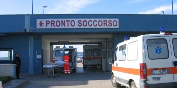 Agrigento, auto perde il controllo e «vola» in un terreno sotto la strada: quattro feriti