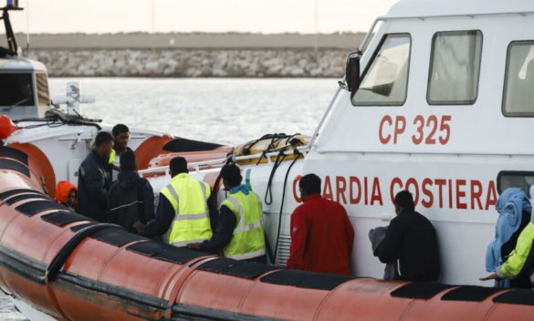 La guardia costiera soccorre 381 migranti, sbarcati a Pozzallo