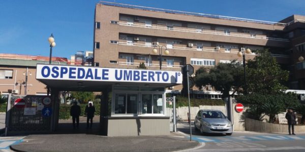 Lite per una mancata precedenza a Siracusa: automobilista picchia un diciassettenne, trasportato in ospedale