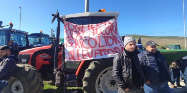 Protesta di agricoltori e pescatori a Palermo: corteo da piazza Marina
