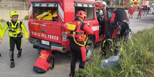 Incendio a Messina, fiamme minacciano le abitazioni di un villaggio