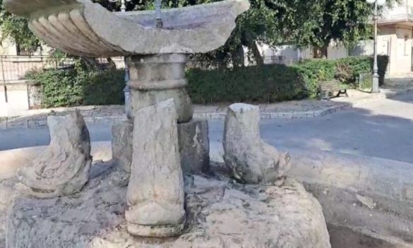 Distrutta dai vandali una fontana storica a Vittoria, al setaccio le immagini della videosorveglianza