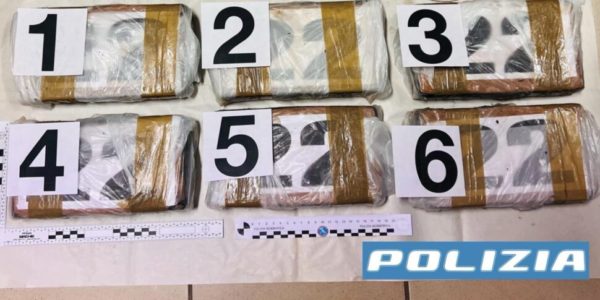 Chiaramonte Gulfi, 6 chili e mezzo di cocaina nel furgone: arrestati marito e moglie