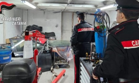 Autocarrozzeria abusiva chiusa dai carabinieri a Catania