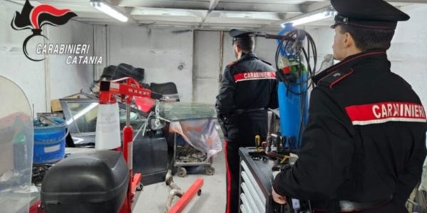 Autocarrozzeria abusiva chiusa dai carabinieri a Catania