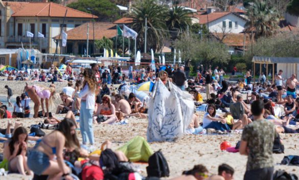 Italia spaccata, pioggia al Nord e caldo africano al Sud: a Mondello si fa anche il bagno