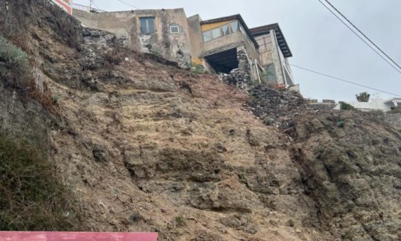 Lipari, a Bagnamare case a rischio crollo e strada colabrodo
