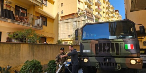 Messina senz'acqua, interviene l'esercito con le autobotti