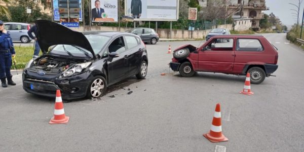 Monreale, scontro frontale sulla circonvallazione: un ferito e lunghe code