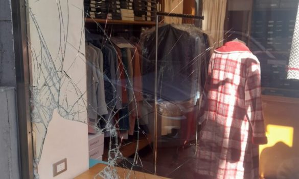 Palermo, la banda della spaccata colpisce ancora: nel mirino un negozio in via Fiume