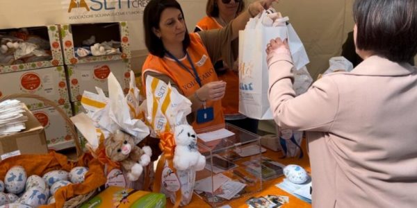 Palermo, una Pasqua di solidarietà con le uova di cioccolata e le colombe dell'Aslti