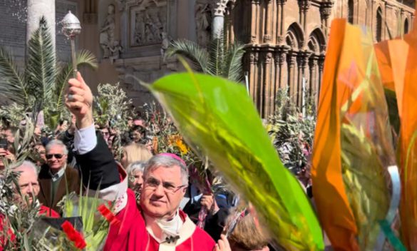 Palermo, in centinaia per la celebrazione della domenica delle Palme: «Gesti di Gesù ci rivelano il vero volto di Dio»