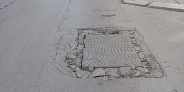 Palermo, strade groviera terrore dei ciclisti: «Non è facile uscirne incolumi»