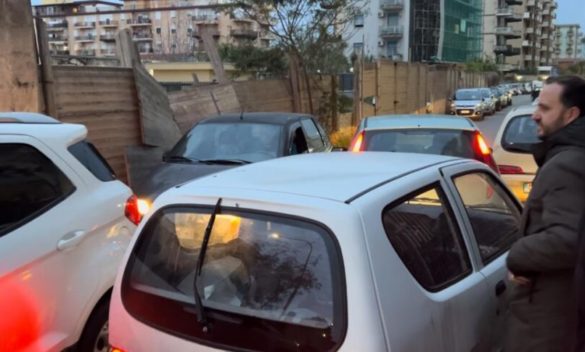 Palermo, a Romagnolo c'è una strada da incubo: via Funaioli tra punti luce spenti, buche e traffico