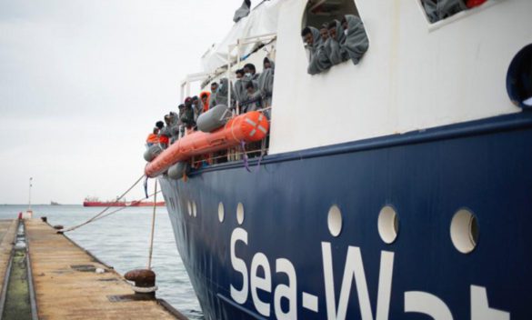 Migranti, il tribunale di Ragusa sospende il fermo della Sea Watch 5