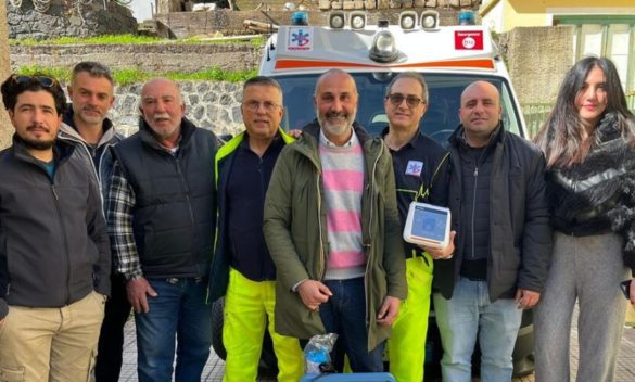 Il Comune di Santa Marina Salina dona attrezzature mediche ai soccorritori