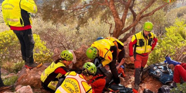 San Vito Lo Capo, due alpinisti sardi travolti da un masso a Macari: il più grave trasportato a Palermo in elicottero