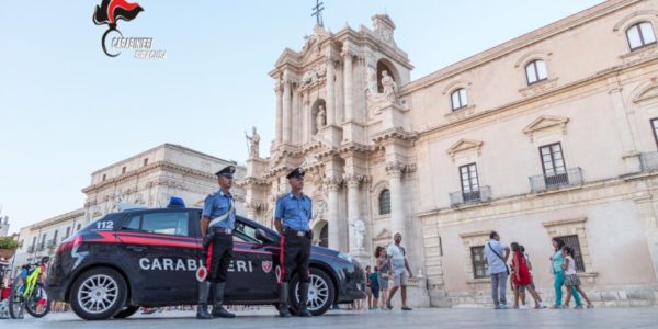 Siracusa, colpi di arma da fuoco in pieno centro: forse un'intimidazione