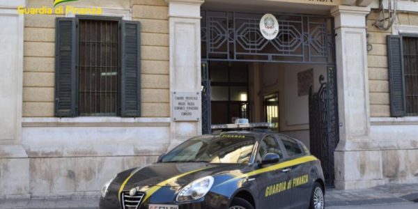 Siracusa, 6 indagati per bancarotta: sequestrati gioielli e auto