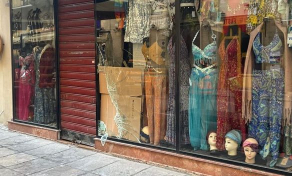Spaccavetrine ancora in azione a Palermo: presi di mira un negozio di abbigliamento e uno di giocattoli
