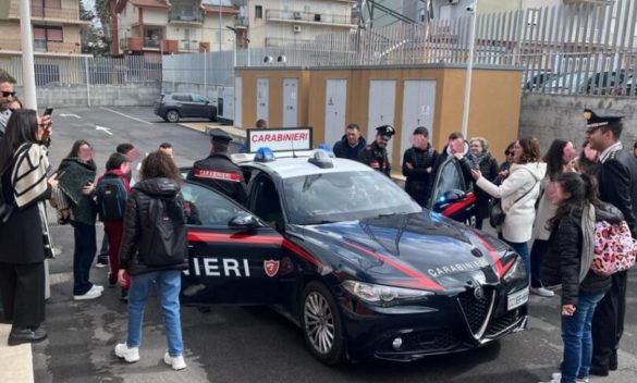 Studenti a lezione di legalità, incontro con i carabinieri a Partinico