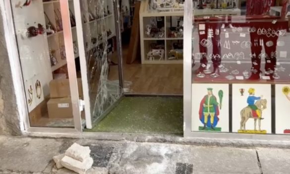 A Palermo vetrina spaccata in corso Vittorio Emanuele, terzo colpo per un negozio di oggettistica