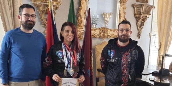 Boxe, l'atleta trapanese Noemi Romano premiata dall'amministrazione comunale