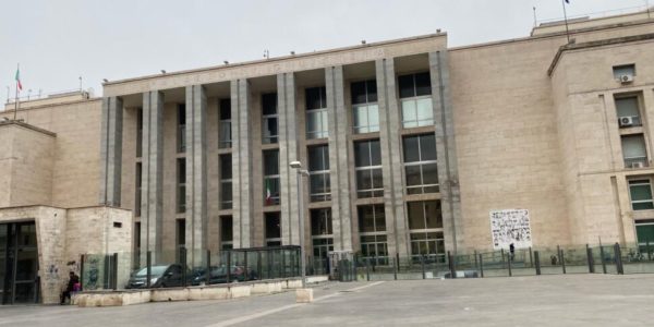 La giovane stuprata dal branco al Foro Italico ha denunciato un'altra violenza, ma in tribunale non si presenta