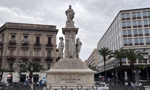 Catania, il monumento a Bellini è tornato a splendere: ci sono i dissuasori elettrici per tenere lontani gli uccelli