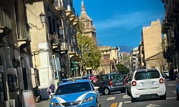Catania, truffa ad un'anziana: si offre di sistemarle l'auto e le sottrae 6 mila euro