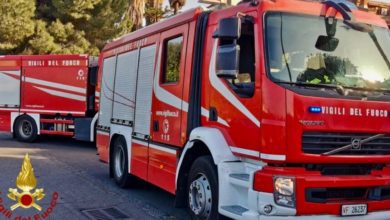 Catania, incendio in una villetta di Picanello: il proprietario prova invano a spegnerlo con l'estintore