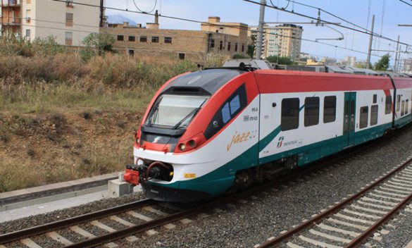 Guasto sulla linea Palermo-Messina, treni soppressi e rallentamenti: «Capita sempre più spesso»