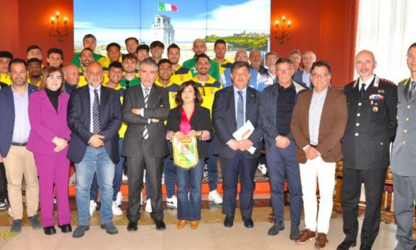 Calcio, la squadra dell’Enna ricevuta dal prefetto dopo la promozione in Serie D - VIDEO