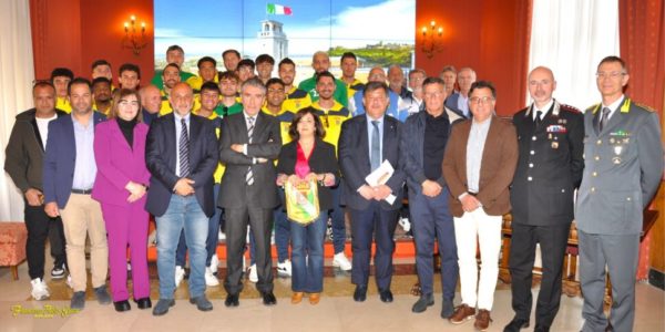 Calcio, la squadra dell’Enna ricevuta dal prefetto dopo la promozione in Serie D - VIDEO