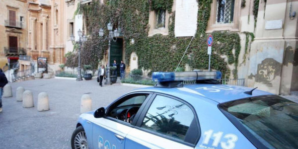 Canicattì, incendia l'auto sequestrata e poi ne denuncia il furto: denunciati padre e figlio