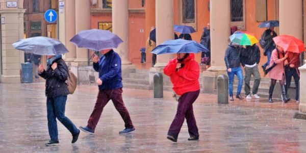 Forte rischio di pioggia per l'1 maggio in Sicilia: arriva il peggioramento, temperature si abbassano